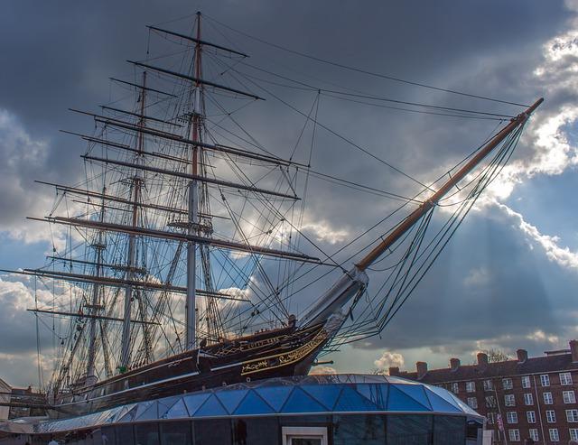 Cutty Sark vs Famous Grouse: The Clash of Scotch Titans 10 10. Making the Decision: What to Consider When Choosing Between Cutty Sark and Famous Grouse