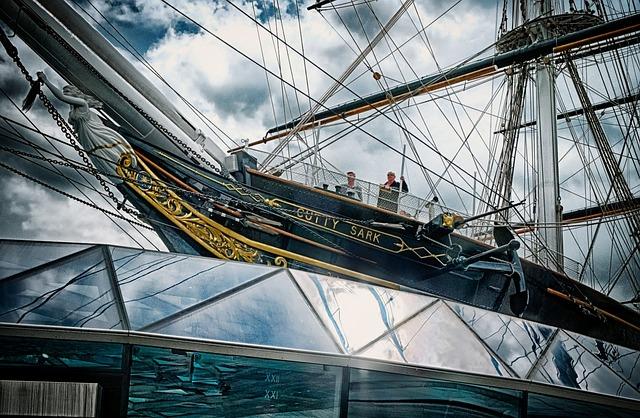Cutty Sark vs Famous Grouse: The Clash of Scotch Titans 8 8. The Art of Blending: Comparing the Masterful Blending Skills of Cutty Sark and Famous Grouse