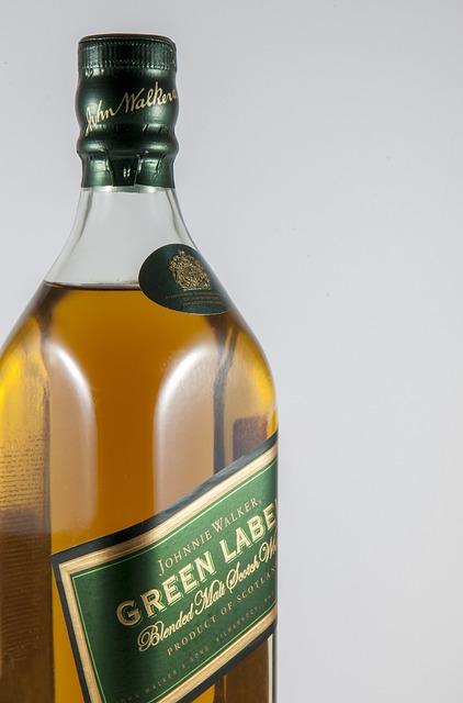 Johnnie Walker Green Label: A Classic Blend 6 5. A Pioneering Spirit: Johnnie Walker Green Label's Commitment to Sustainable Sourcing