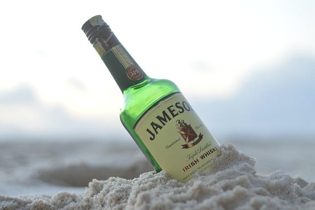 10. ⁤The Jameson Experience: Visiting the Distillery and Immersing Yourself in the World ⁤of Irish Whiskey