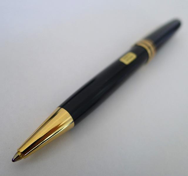 Old Elk Blended Straight Bourbon Whiskey Reviews: Blending Elk Elegance in Every Glass 7 Signature Elegance: The Bottle Design and Presentation of Old Elk Blended Straight Bourbon Whiskey