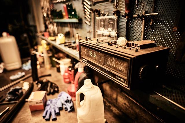 Johnnie Walker Blue Label vs Macallan Rare Cask: A Luxury Duel 4 3. Craftsmanship at its Finest: Delving into the Unique Distillation and Aging Processes of Johnnie Walker Blue Label and Macallan Rare Cask