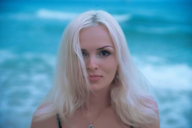 Soulful Lyrics and Smooth Sips: Must Be the Whiskey Magic 7 6. Unforgettable Lyrical Moments: Songs to Savor with a Glass of Whiskey