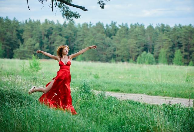 Soulful Lyrics and Smooth Sips: Must Be the Whiskey Magic 5 4. Euphoria in Every Note: Marrying the Power of Lyrics and Whiskey