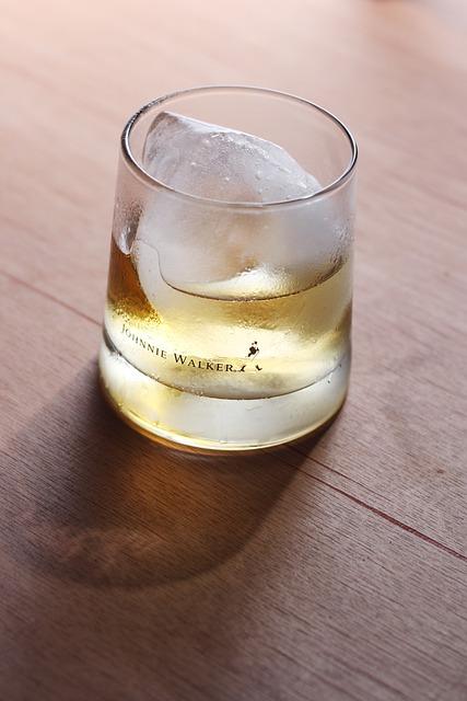 Johnnie Walker Platinum vs Gold Label: The Platinum-Gold Dilemma! 7 Deciphering the Ideal Occasions to Enjoy Johnnie Walker Platinum and Gold Label