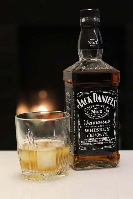 Introduction: Delving into the Smooth Elegance of Jack Daniel's 10 Year Old Tennessee Whiskey